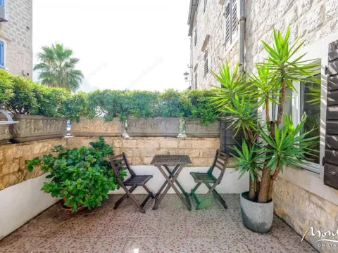 Prodaja, trosoban stan, 80m², Prčanj, Kotor - image 2