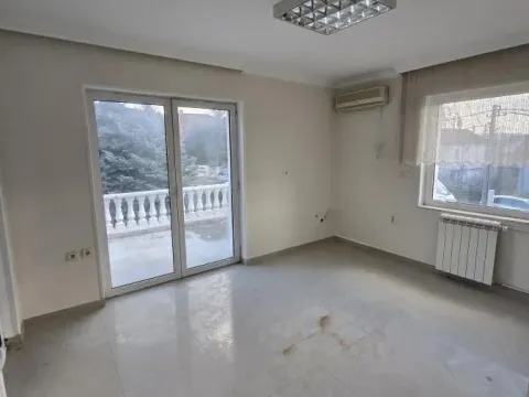 Prodaja, kuća, 390m², Mali Mokri Lug, Zvezdara Sve Podlokacije - image 5
