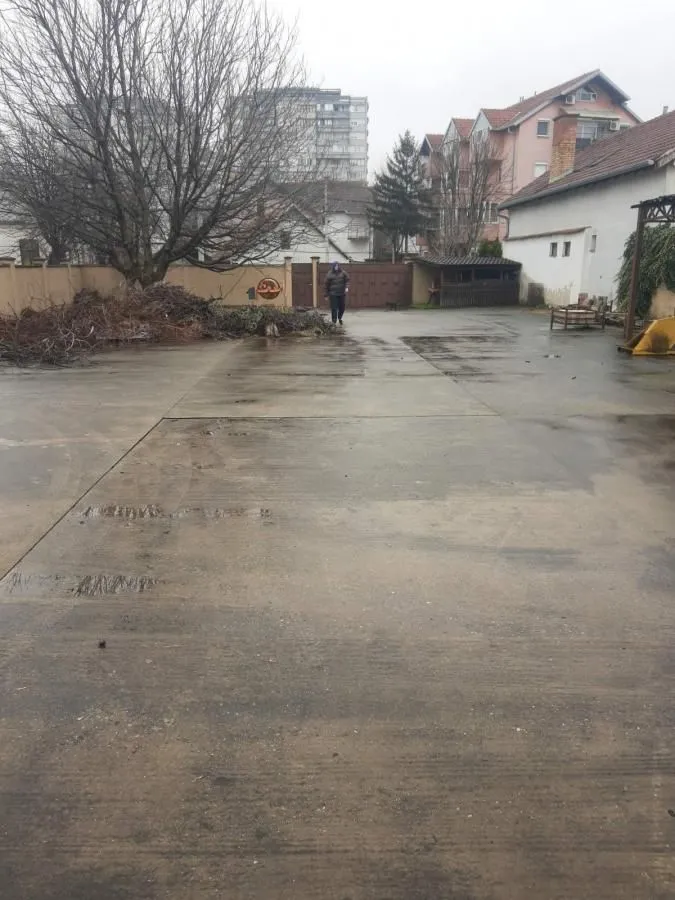 Izdavanje, poslovni prostor, 140m², Zemun Sve Podlokacije, Beograd