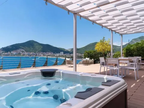 Prodaja, trosoban stan, 270m², Centar, Budva - image 1