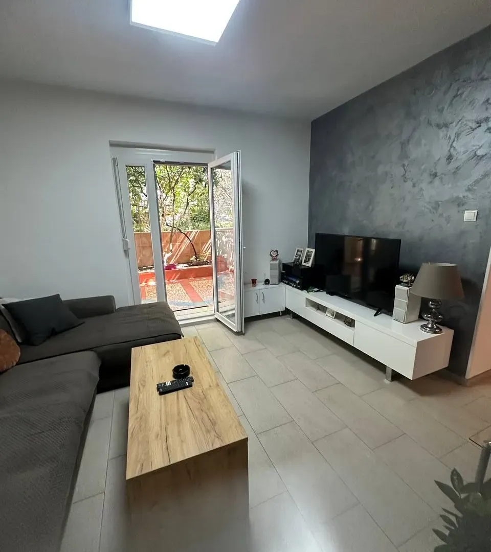 Prodaja, jednosoban stan, 44m², Lazi, Budva