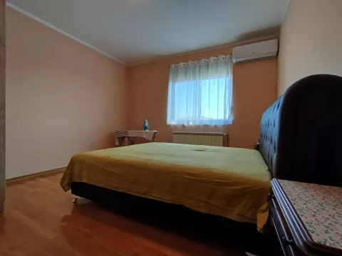 Izdavanje, kuća, 375m², Donja Gorica, Podgorica - image 16