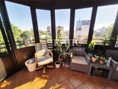 Enclosed terrace with seating furniture and a city view. - image 3