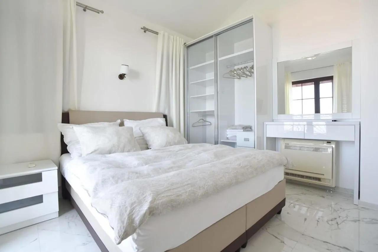Rent, four bedroom apartment, 180m², Blizikuće, Budva