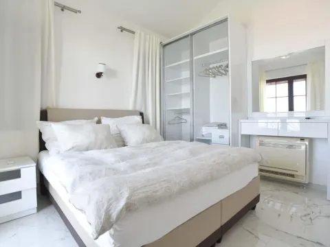 Rent, four bedroom apartment, 180m², Blizikuće, Budva - image 4