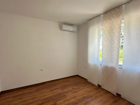 Izdavanje, trosoban stan, 89m², Seljanovo, Tivat - image 4