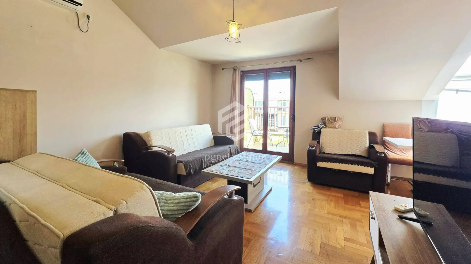 Izdavanje, jednosoban stan, 56m², Stari Aerodrom, Podgorica