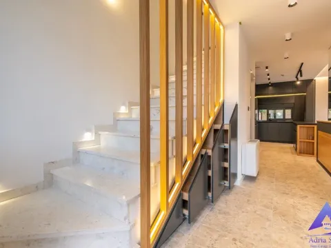 Izdavanje, kuća, 180m², Podgorica, Crna Gora - image 12