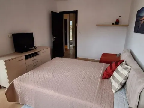 Rent, one bedroom apartment, 45m², Budva, Crna Gora - image 9