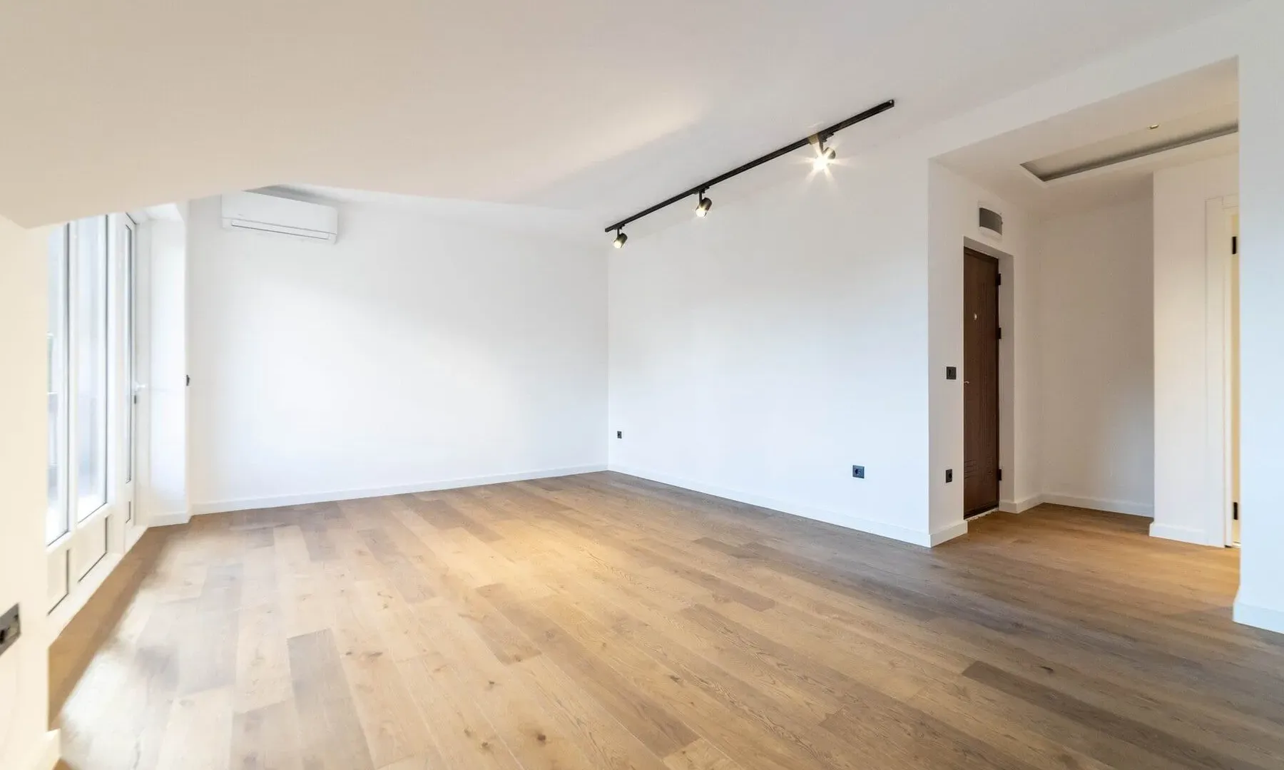 Prodaja, dvosoban stan, 66m², Centar, Tivat