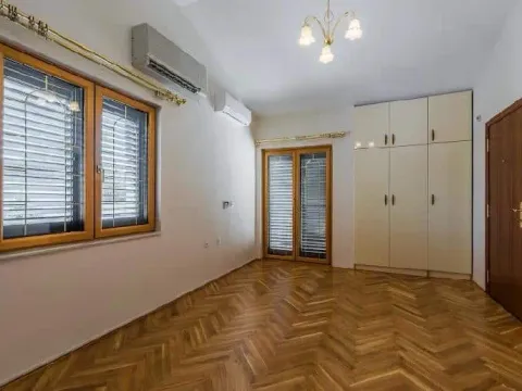 Izdavanje, kuća, 370m², Zabjelo, Podgorica - image 18