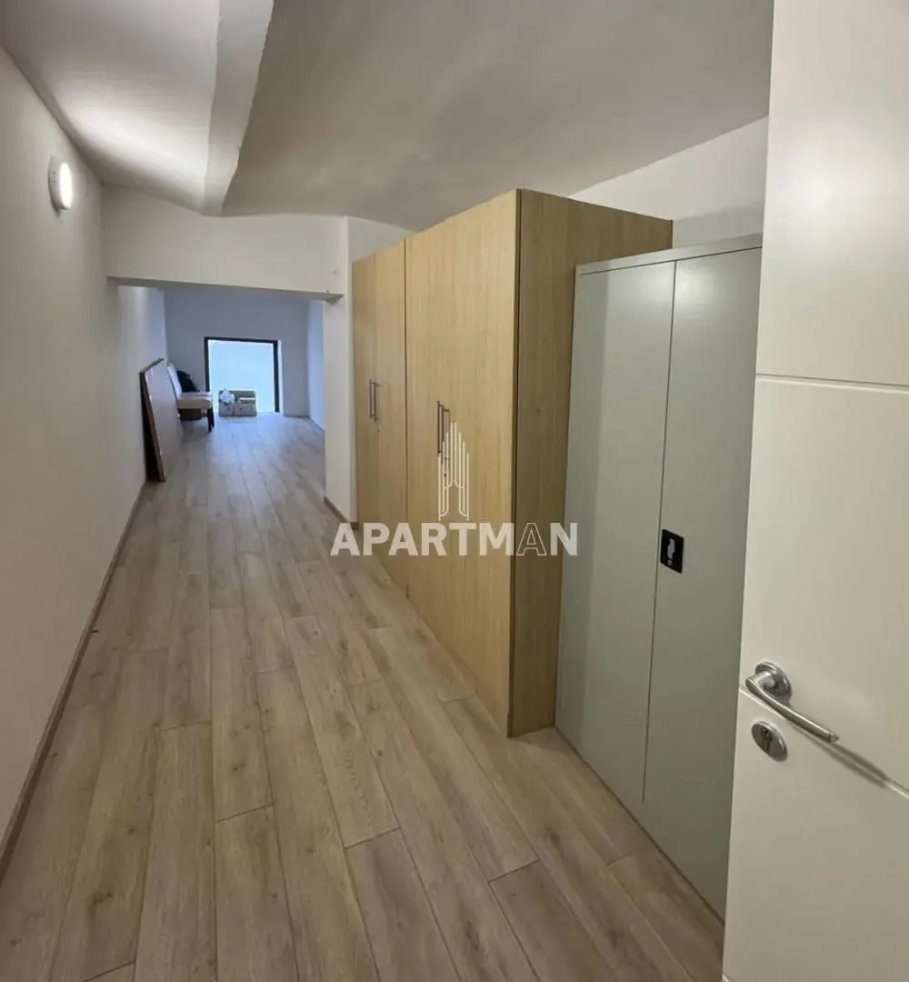 Izdavanje, poslovni prostor, 382m², Stari Grad, Beograd