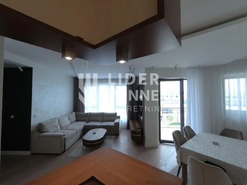 Izdavanje, trosoban stan, 82m², Savski Venac, Beograd