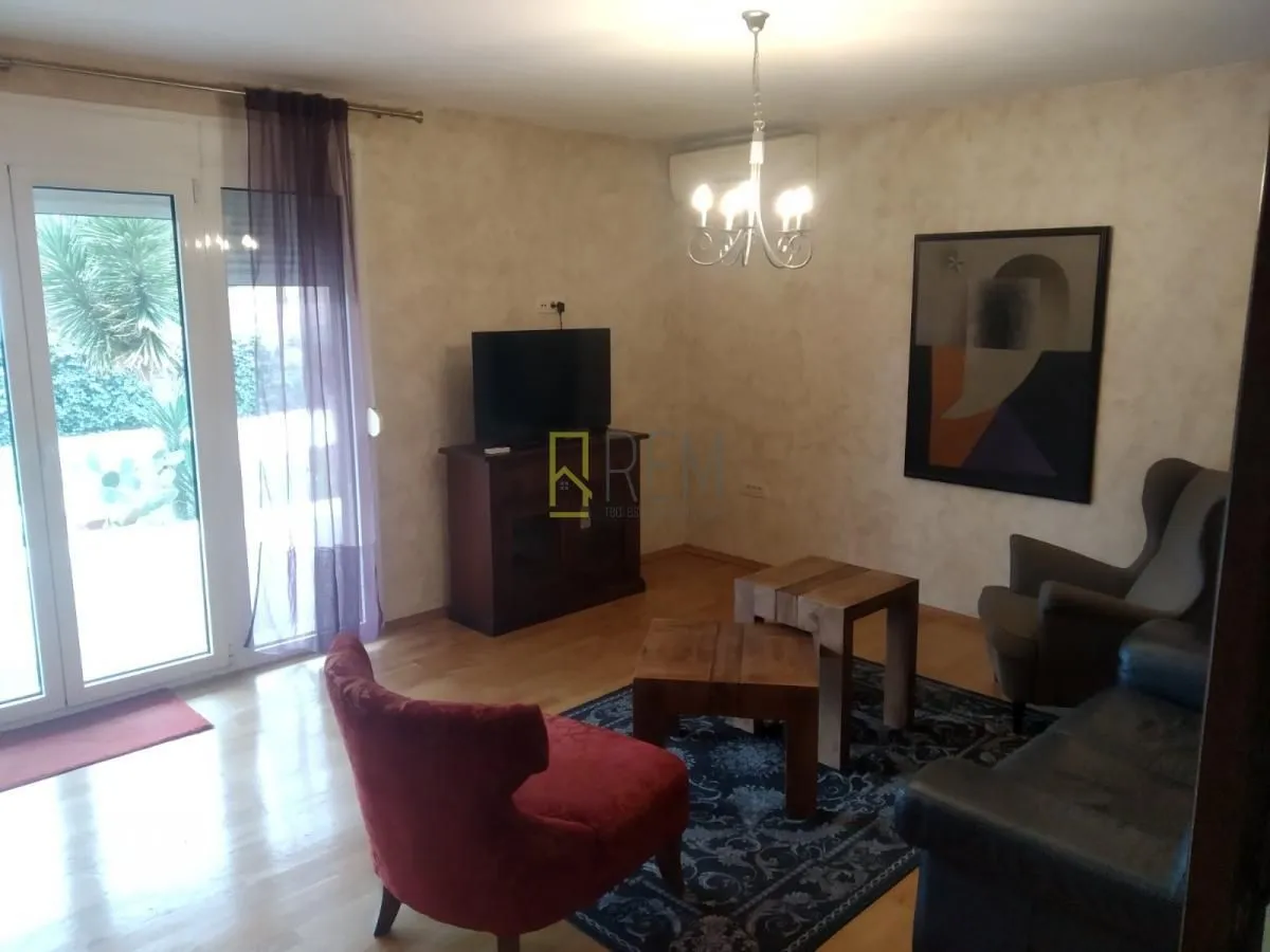 Rent, house, 190m², Tološi, Podgorica