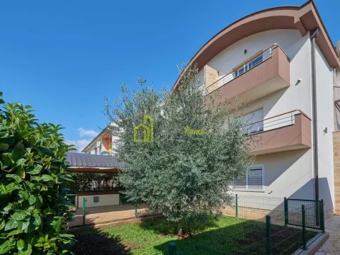 Prodaja, kuća, 255m², Vranići, Podgorica - image 8