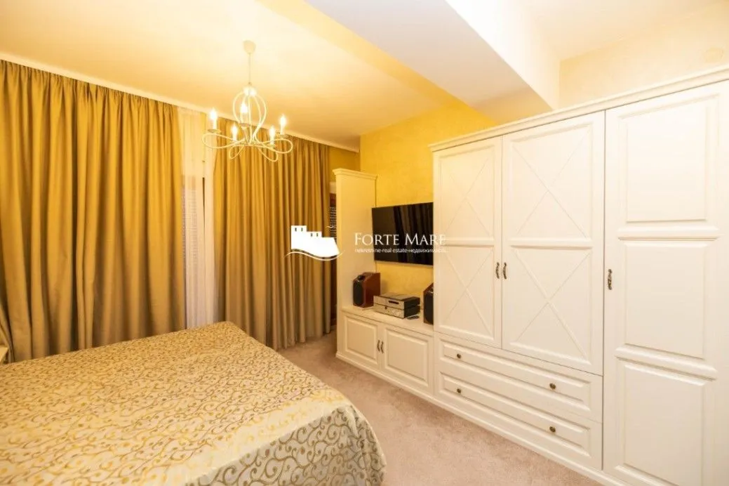 Prodaja, trosoban stan, 141m², Baošići, Herceg Novi