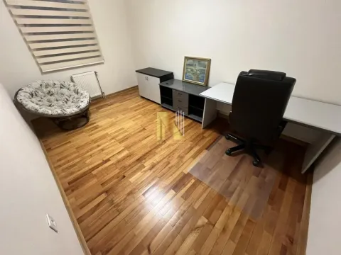 Izdavanje, četvorosoban stan, 138m², Centar, Novi Sad - image 15