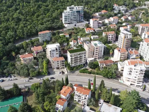 Sale, one bedroom apartment, 43m², Bečići, Budva - image 1