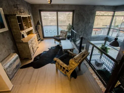 Izdavanje, kuća, 300m², Kostanjica, Kotor - image 3