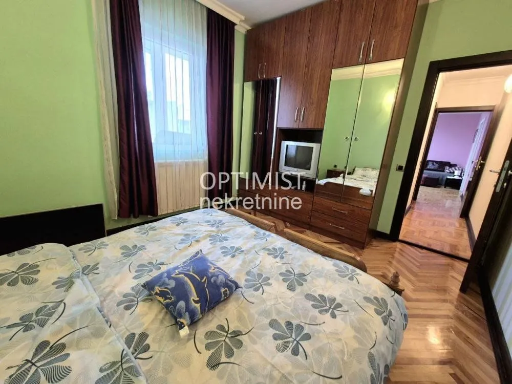 Izdavanje, trosoban stan, 72m², Vračar Centar, Vračar Sve Podlokacije