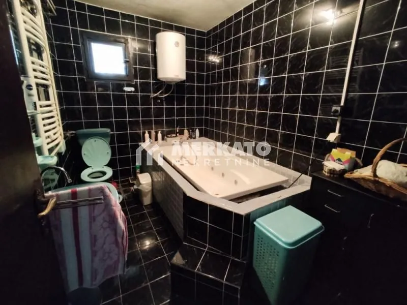 Prodaja, kuća, 390m², Gradnulica, Zrenjanin