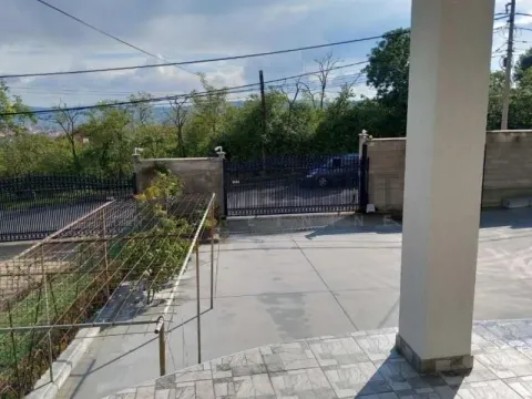 Izdavanje, kuća, 250m², Mali Mokri Lug, Zvezdara Sve Podlokacije - image 5