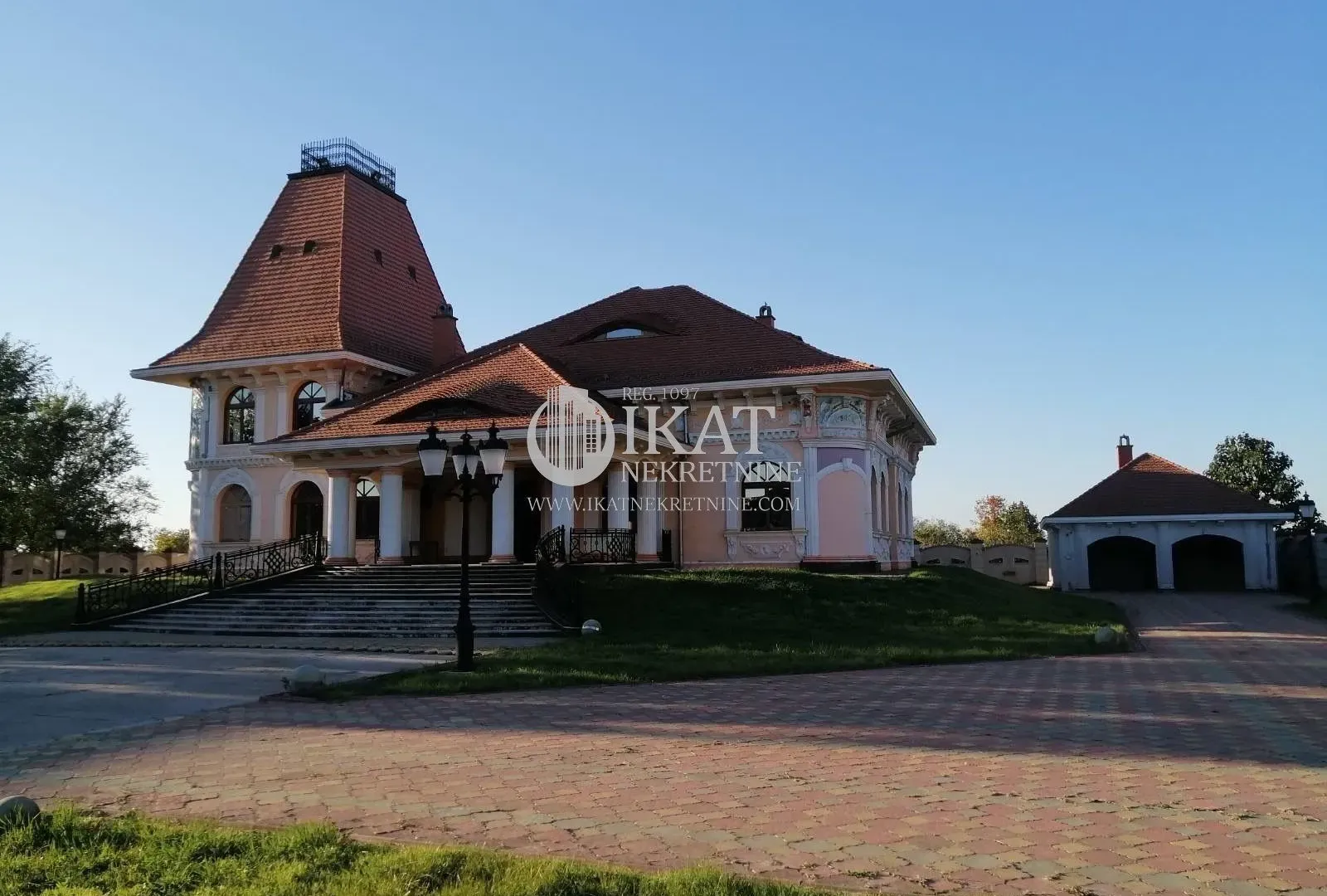 Prodaja, poslovni prostor, 1200m², Palić, Subotica