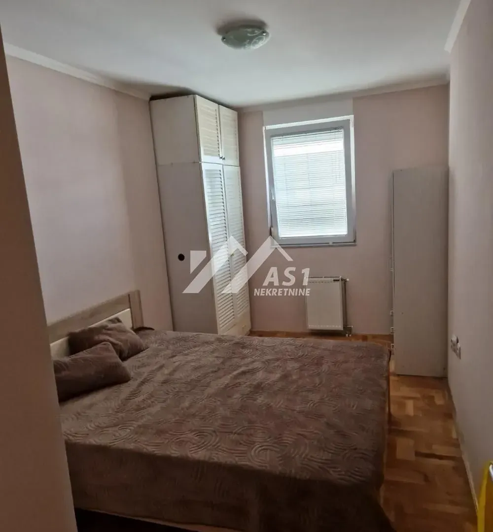 Izdavanje, trosoban stan, 58m², Centar, Novi Sad