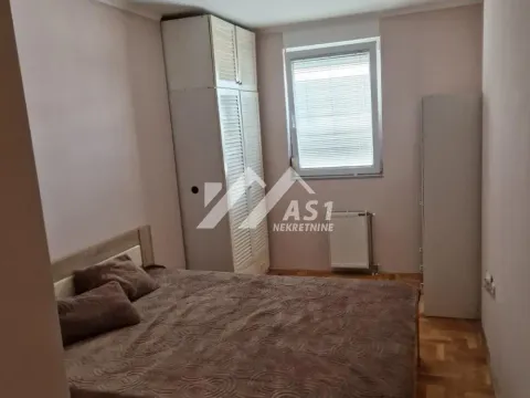 Izdavanje, trosoban stan, 58m², Centar, Novi Sad - image 4