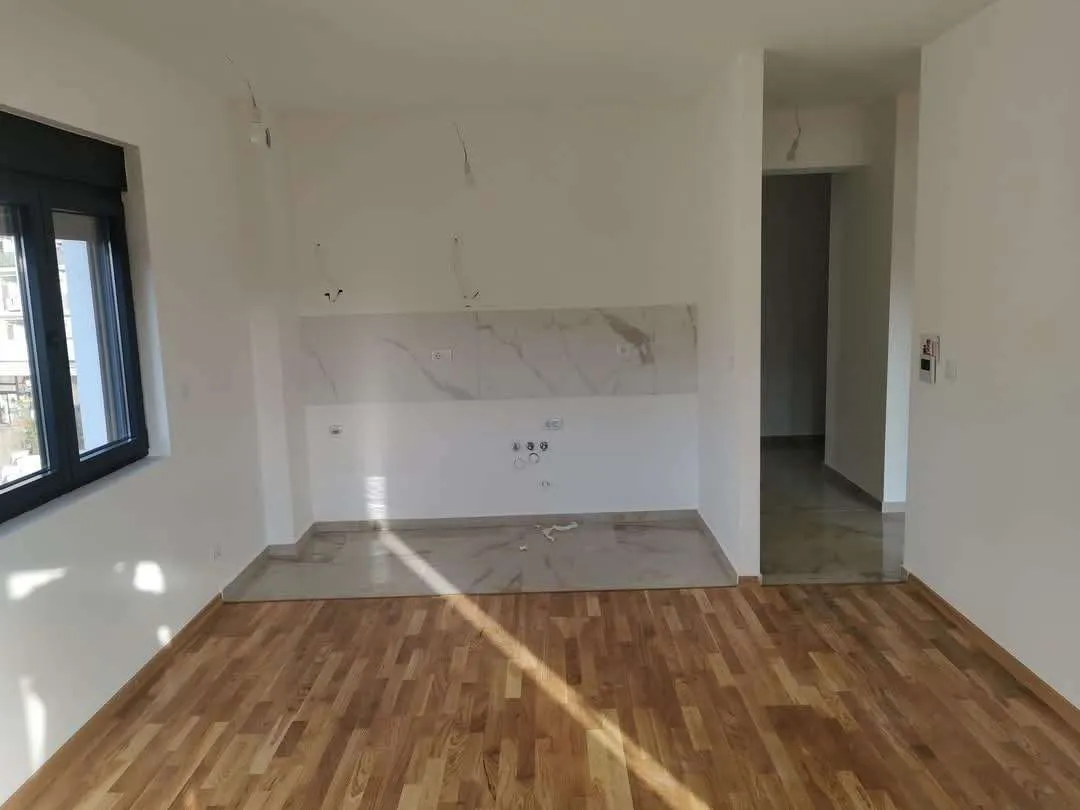 Izdavanje, dvosoban stan, 64m², City Kej, Podgorica