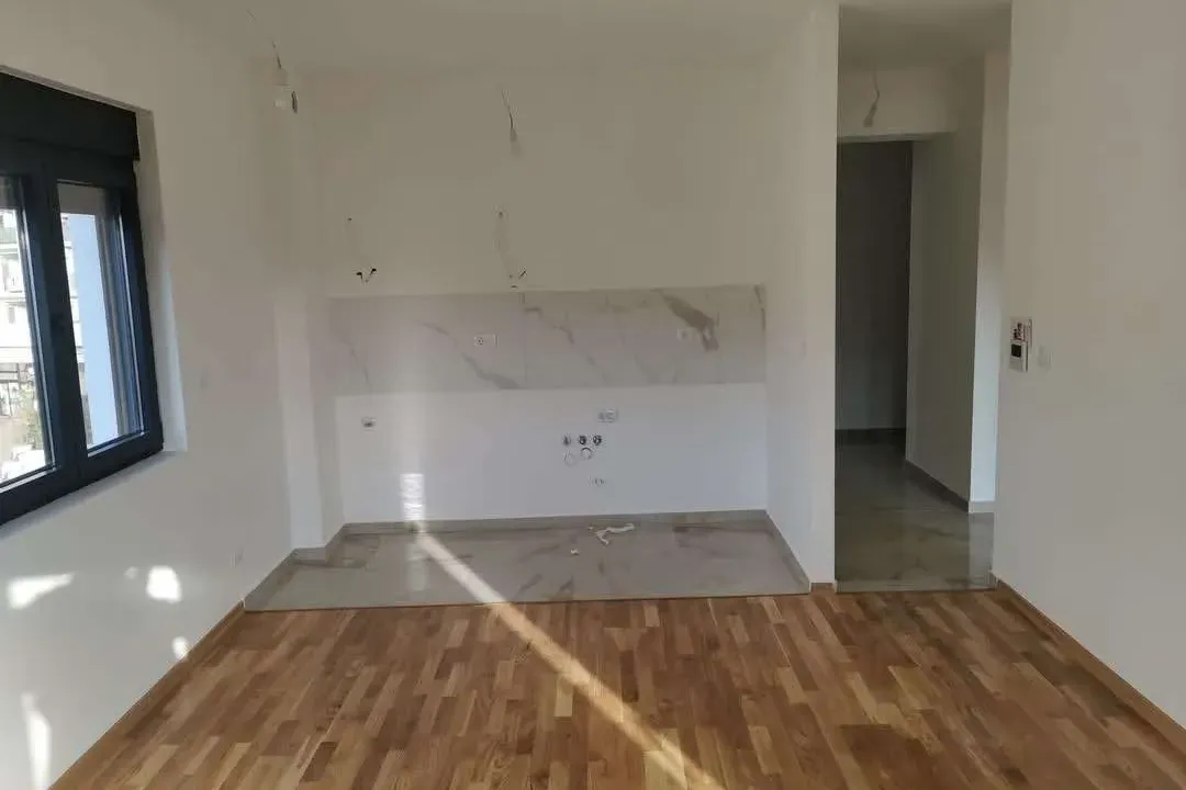 Izdavanje, dvosoban stan, 64m², City Kej, Podgorica