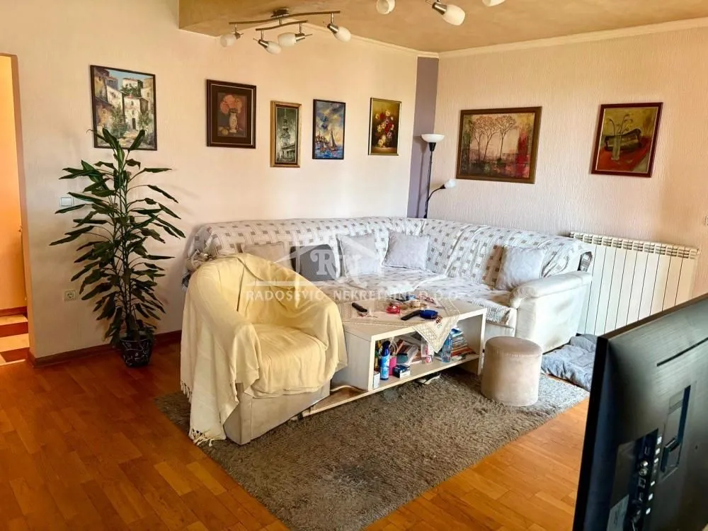 Prodaja, četvorosoban stan, 89m², Petlovo Brdo, Beograd
