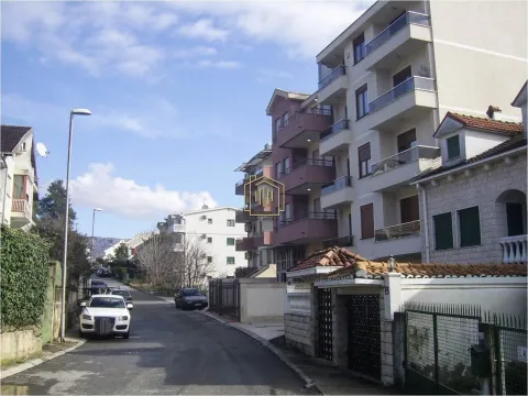 Rent, three bedroom apartment, 125m², Gorica C, Podgorica - image 3