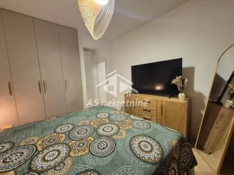 Izdavanje, trosoban stan, 74m², Savski Venac, Beograd - image 6