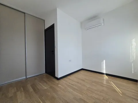 Rent, two bedroom apartment, 70m², Gorica C, Podgorica - image 9