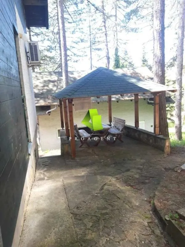 Prodaja, trosoban stan, 52m², Vrnjačka Banja, Srbija