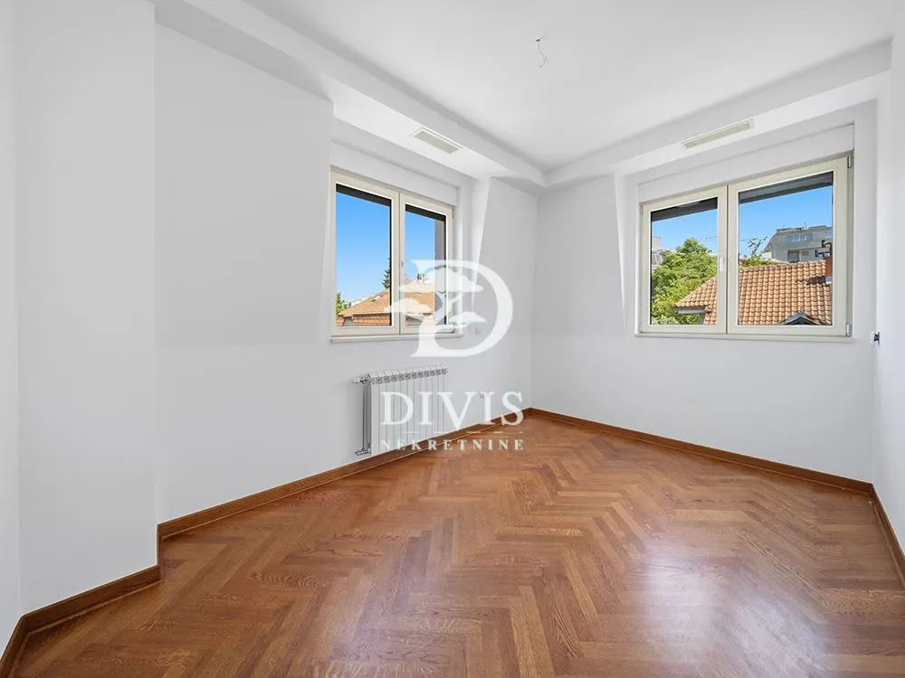Sale, house, 500m², Zvezdin Stadion, Beograd