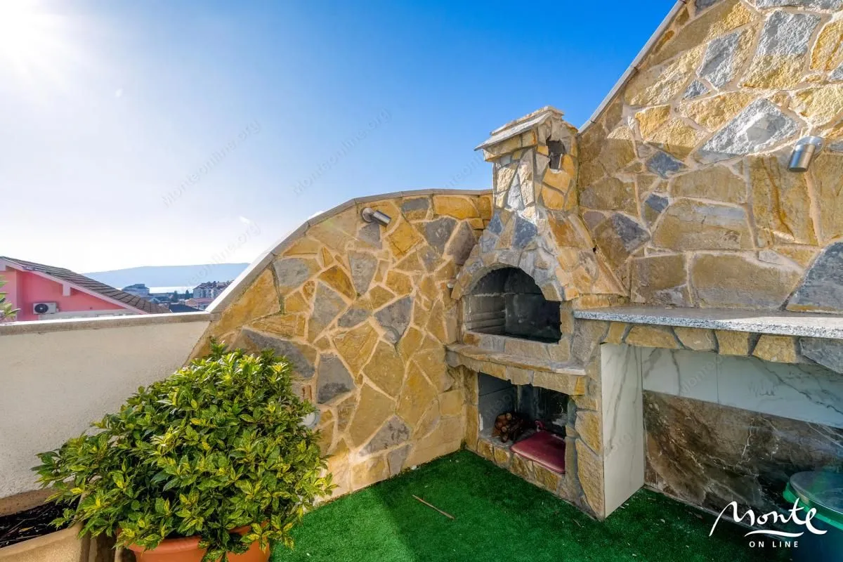Prodaja, dvosoban stan, 110m², Centar, Tivat