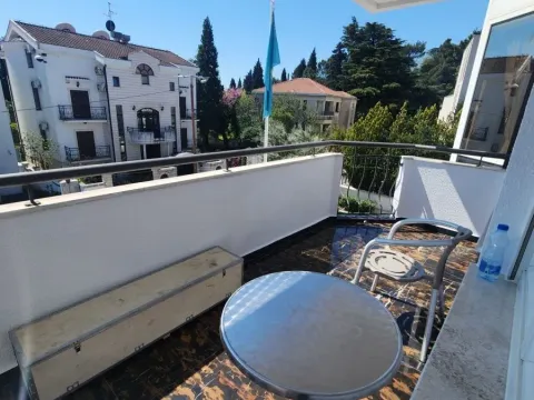 Rent, three bedroom apartment, 215m², Gorica C, Podgorica - image 9