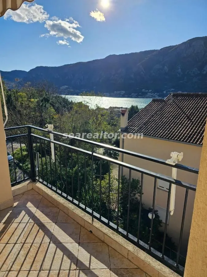 Prodaja, trosoban stan, 88m², Dobrota, Kotor