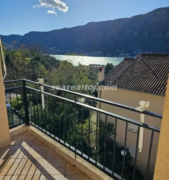 Sale, three bedroom apartment, 88m², Dobrota, Kotor