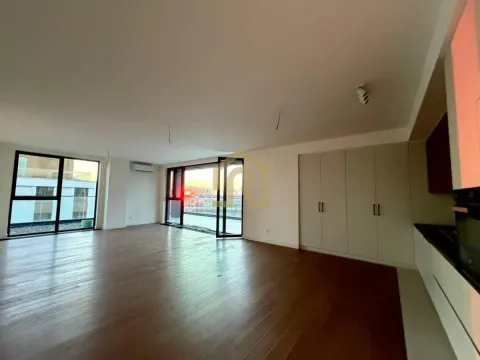 Izdavanje, stan, 181m², Savski Venac, Beograd - image 1