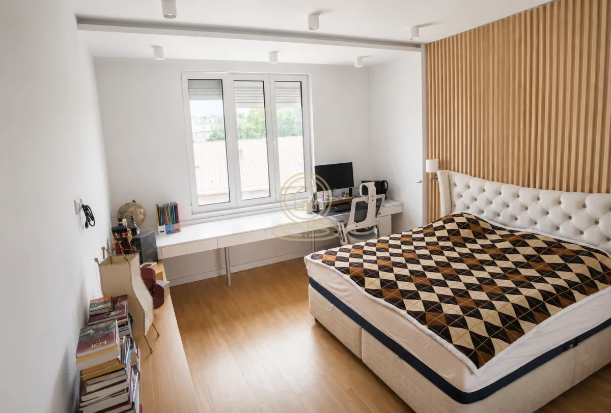 Izdavanje, trosoban stan, 56m², Stari Grad, Beograd