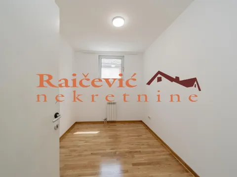 Izdavanje, poslovni prostor, 117m², Voždovac Sve Podlokacije, Beograd - image 19