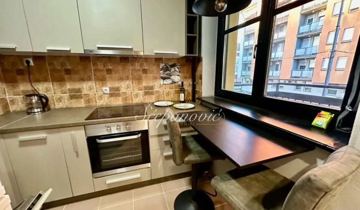 Prodaja, dvosoban stan, 44m², Adamovićevo Naselje, Novi Sad Sve Podlokacije