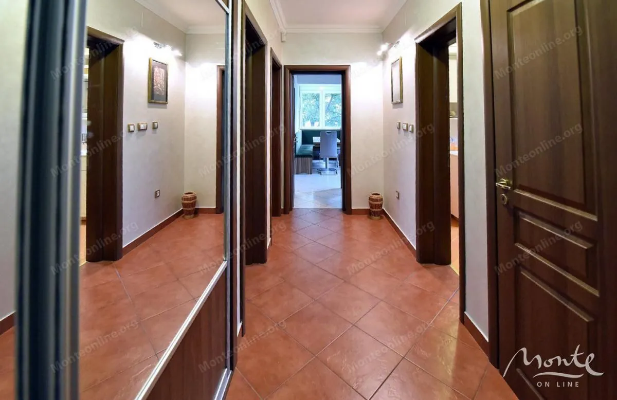 Prodaja, kuća, 175m², Podgorica, Crna Gora