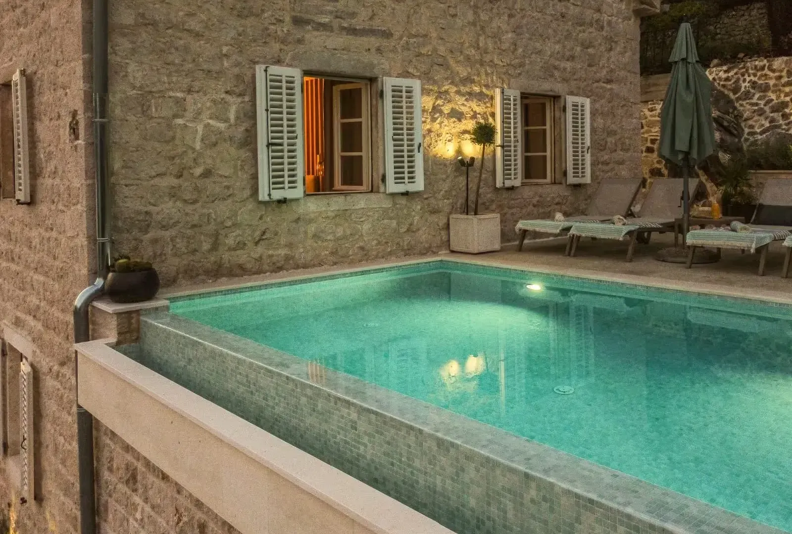 Rent, house, 270m², Kotor, Crna Gora