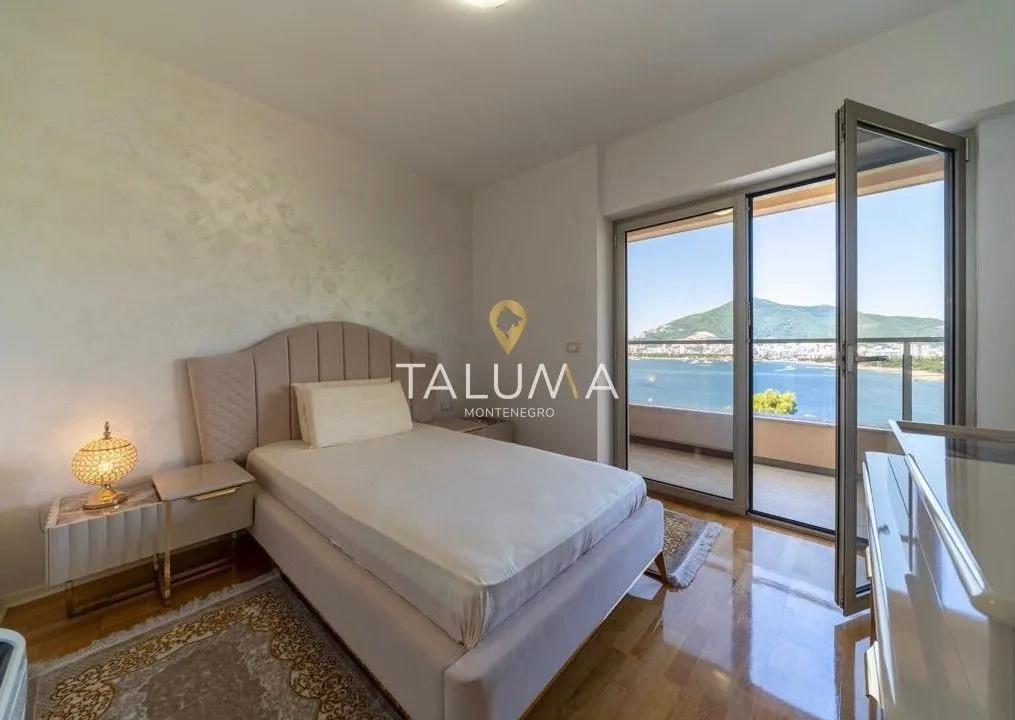 Izdavanje, trosoban stan, 150m², Bečići, Budva