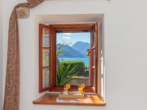 Izdavanje, kuća, 292m², Kotor, Crna Gora - image 2