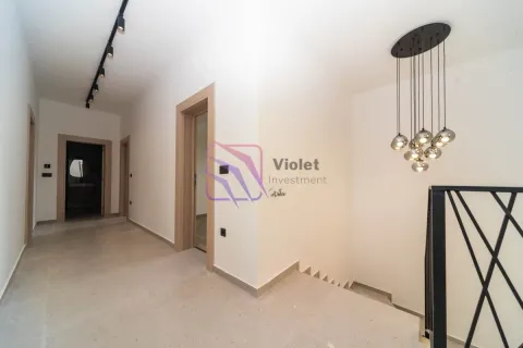 Prodaja, četvorosoban stan, 202m², Tološi, Podgorica - image 8